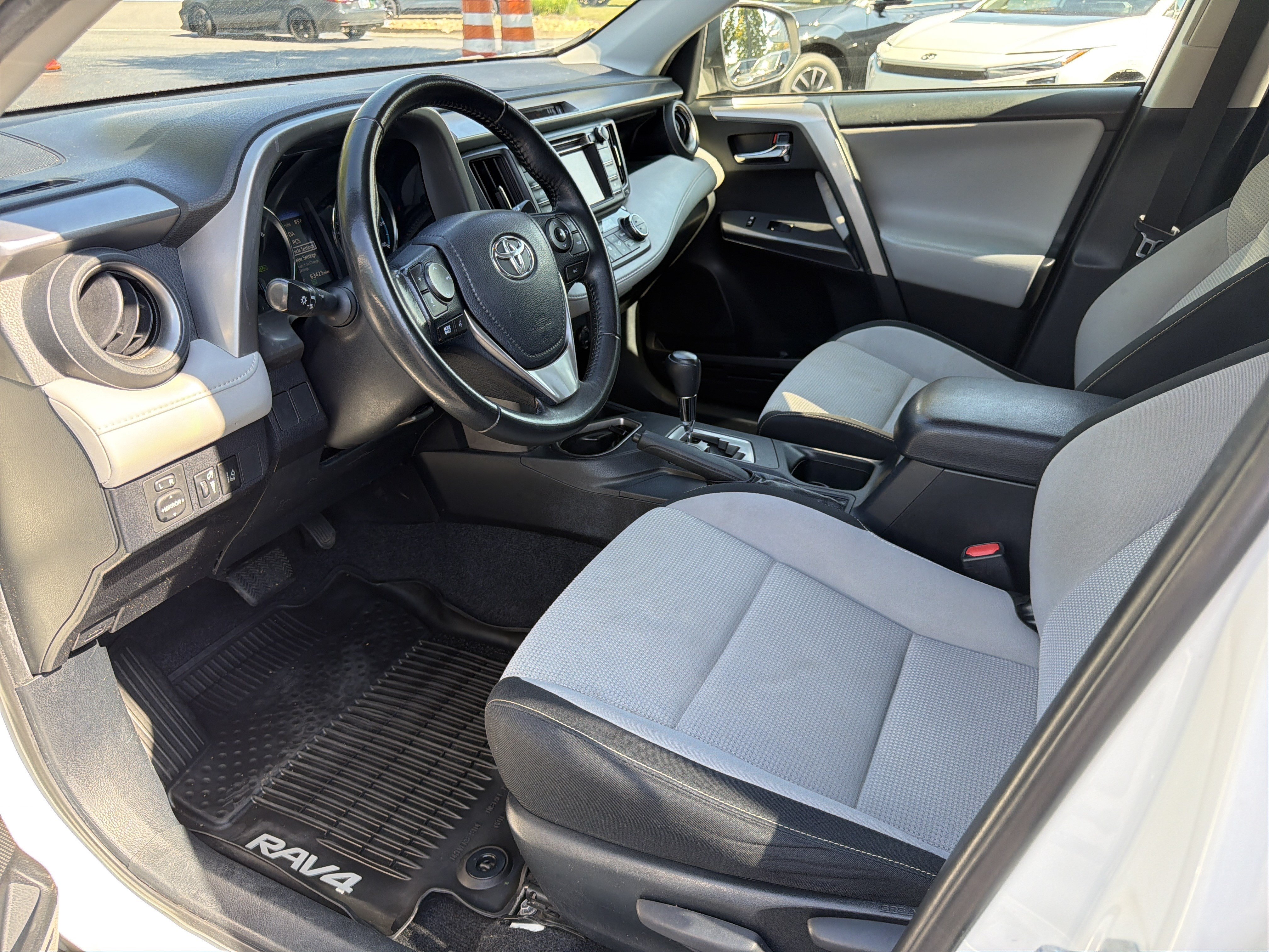 Used 2018 Toyota RAV4 XLE w/ Protection Package AWD/4WD image 9