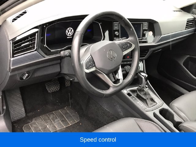 Used 2024 Volkswagen Jetta SE FWD image 3