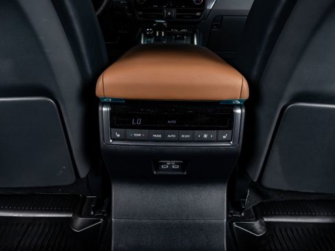 Used 2024 Lexus GX 550 image 33