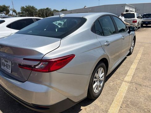 Used 2025 Toyota Camry LE FWD image 5