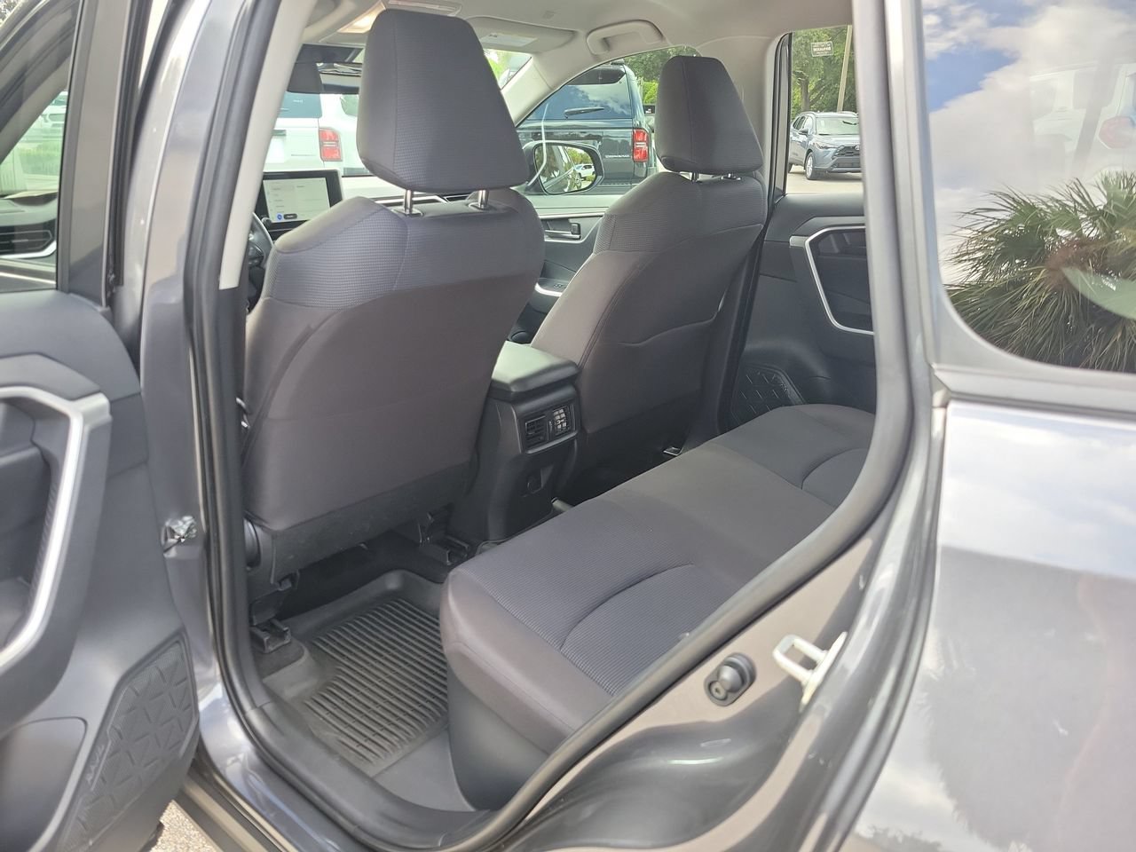 Used 2025 Toyota RAV4 LE AWD/4WD image 9