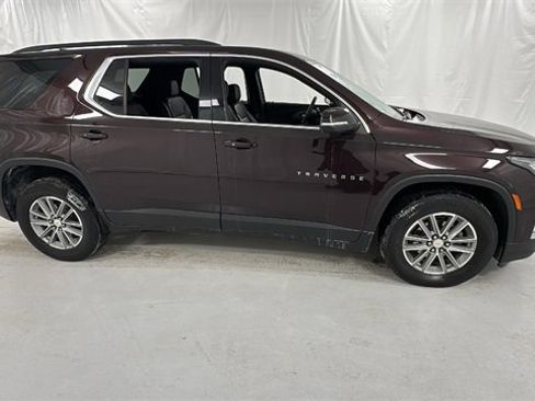 Used 2023 Chevrolet Traverse LT image 2