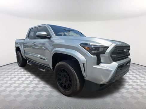 Used 2024 Toyota Tacoma SR5 w/ SR5 Upgrade Package AWD/4WD image 3