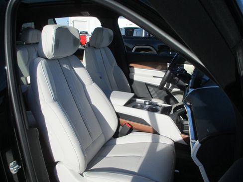 Used 2026 Cadillac Vistiq Sport w/ LPO, Floor Liner Package image 19