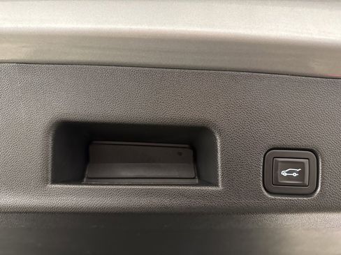 Used 2025 Chevrolet Traverse LT image 31