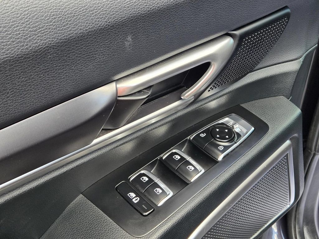 Used 2025 Kia Telluride LX FWD image 14
