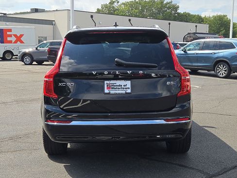 Used 2025 Volvo XC90 B5 Core image 6