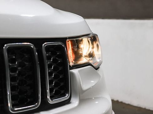 Used 2019 Jeep Grand Cherokee Laredo w/ Security & Convenience Group AWD/4WD image 7