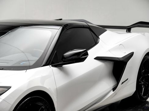 Used 2025 Chevrolet Corvette Z06 w/ Z07 Performance Package RWD image 34