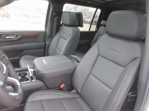 New 2026 GMC Yukon XL Denali w/ Denali Reserve Package image 13