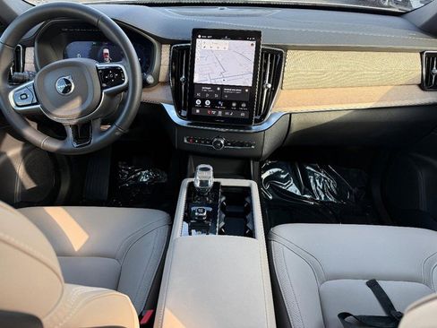 Certified 2025 Volvo XC90 B6 Plus image 12