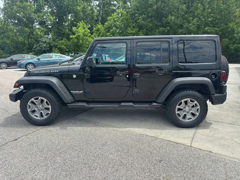 Used 2015 Jeep Wrangler Unlimited Rubicon w/ Connectivity Group AWD/4WD image 8