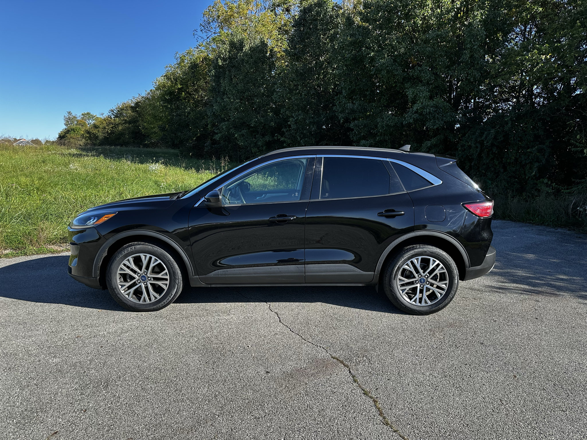 Used 2021 Ford Escape SEL w/ Technology Package AWD/4WD image 3