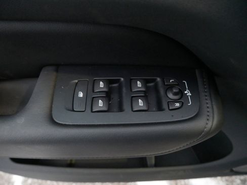 Certified 2025 Volvo XC60 B5 Core image 15