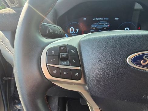 Used 2025 Ford Explorer Active AWD/4WD image 30