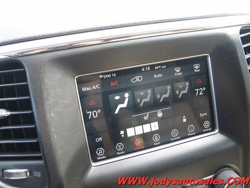 Used 2019 Jeep Grand Cherokee Laredo AWD/4WD image 14