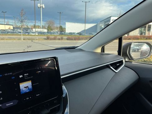 Used 2025 Toyota Corolla LE image 33