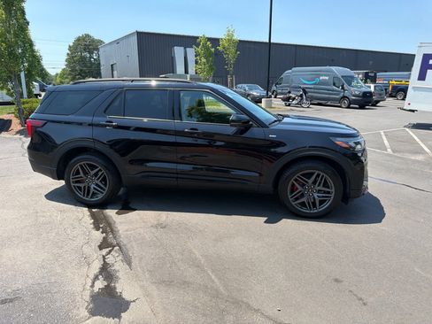 Used 2025 Ford Explorer ST-Line w/ Premium Package AWD/4WD image 4