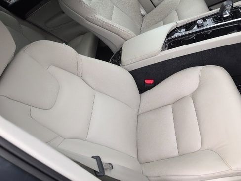 Used 2023 Volvo XC90 B6 Plus w/ Protection Package Premier image 14