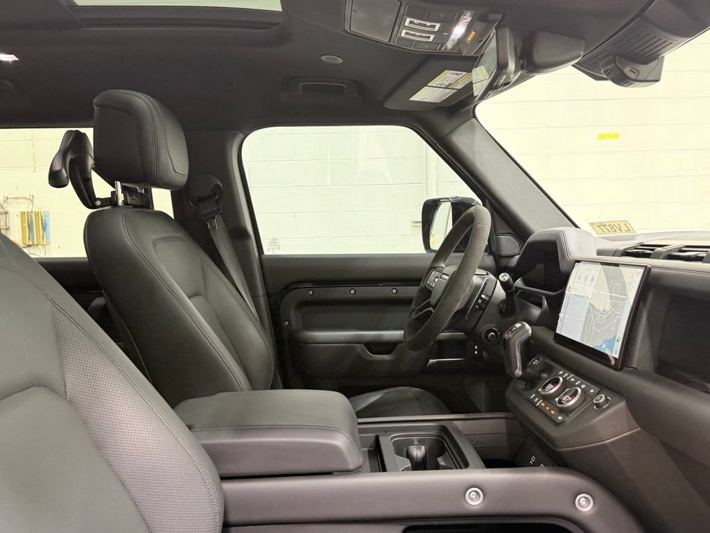 Used 2023 Land Rover Defender 110 V8 AWD/4WD image 44