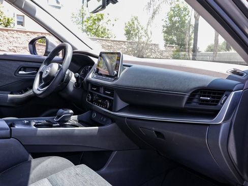 Used 2023 Nissan Rogue SV FWD image 19