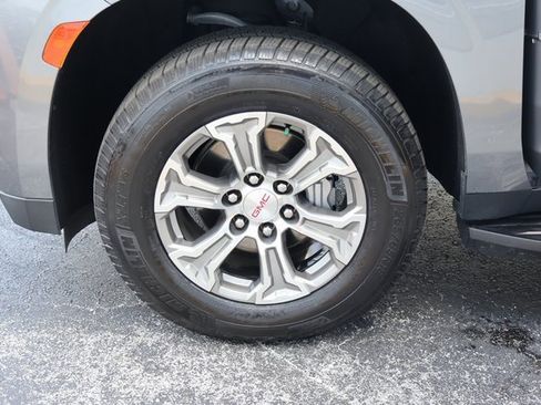 Used 2022 GMC Yukon XL SLE w/ Gmc Pro Safety Plus Package image 8