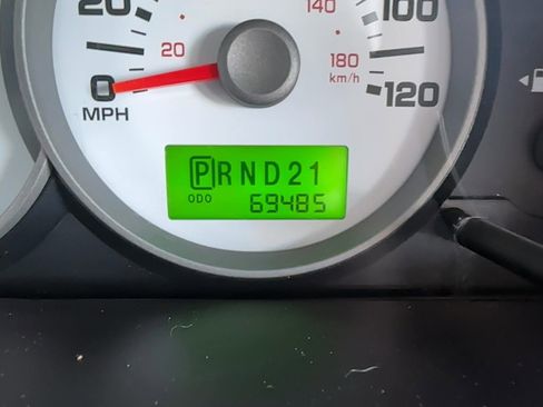 Used 2005 Ford Escape XLT image 9