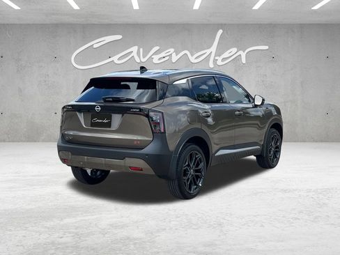 New 2026 Nissan Kicks SR FWD image 17
