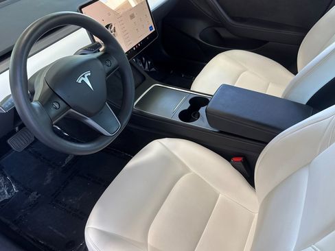 Used 2023 Tesla Model 3 Standard Range RWD image 4
