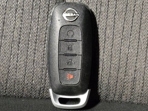 Used 2023 Nissan Rogue SV image 32