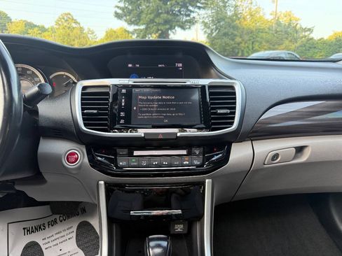 Used 2017 Honda Accord Touring image 13