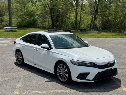 Used 2022 Honda Civic Touring image 4
