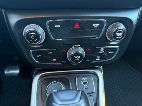 Certified 2021 Jeep Compass Latitude w/ Convenience Group image 16