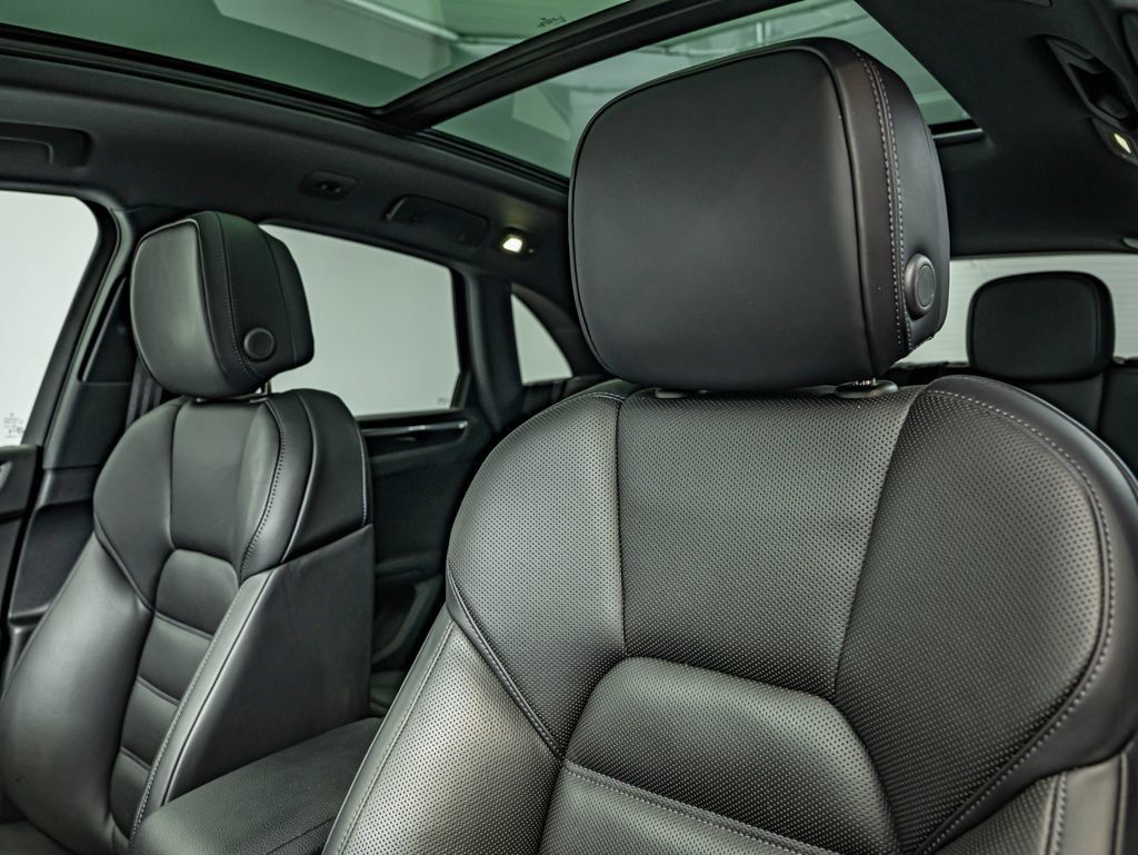 Certified 2026 Porsche Macan AWD/4WD image 39