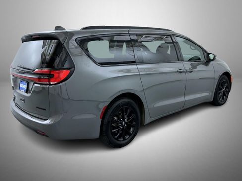 Used 2021 Chrysler Pacifica Touring w/ S Appearance Package image 5