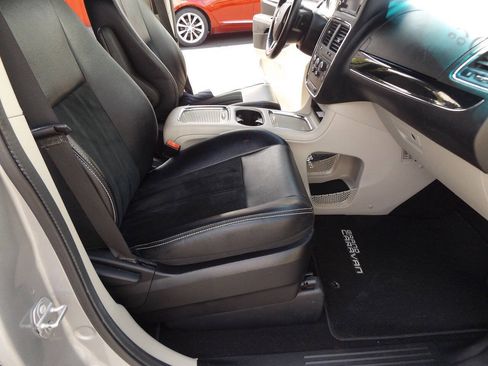 Used 2017 Dodge Grand Caravan SXT FWD image 19