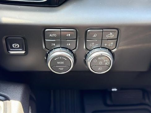 Used 2026 GMC Sierra 2500 AT4 AWD/4WD image 34