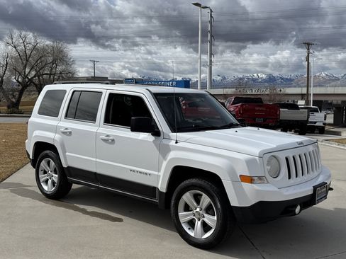 Used 2014 Jeep Patriot Latitude w/ Sun/Sound Group image 7