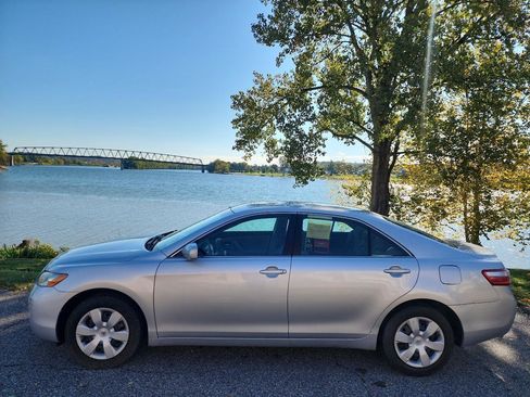 Used 2008 Toyota Camry LE FWD image 2