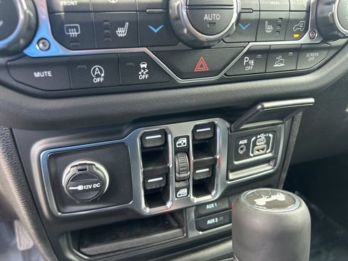 Certified 2025 Jeep Wrangler Unlimited Sahara AWD/4WD image 40