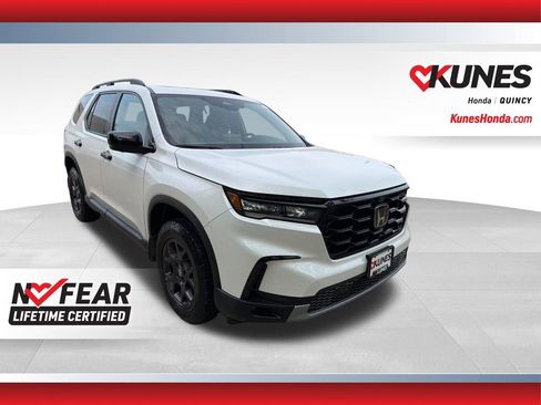 Used 2025 Honda Pilot TrailSport image 1