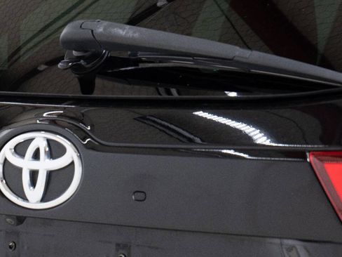 Used 2019 Toyota Highlander XLE AWD/4WD image 18