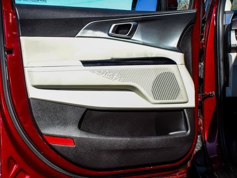 Used 2023 Kia Carnival LX image 8