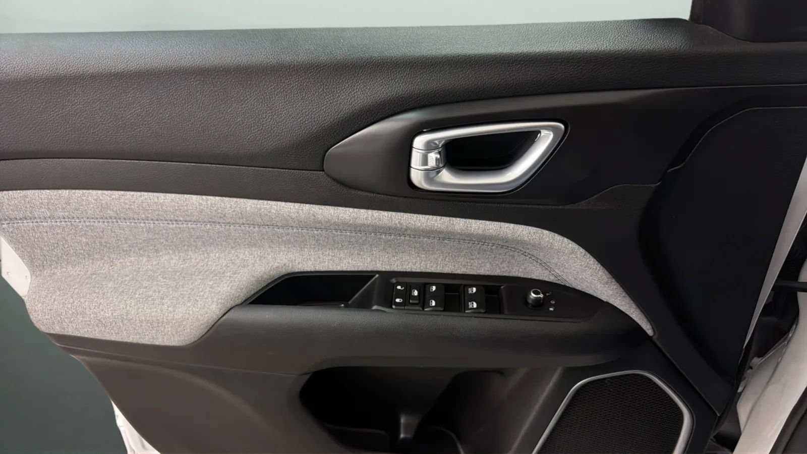 Used 2022 Jeep Compass Latitude FWD image 17