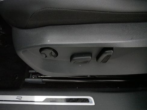 Certified 2023 Volkswagen Tiguan SE R-Line image 20