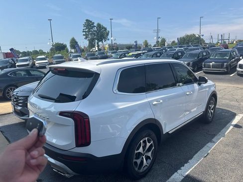 Used 2022 Kia Telluride EX FWD image 4