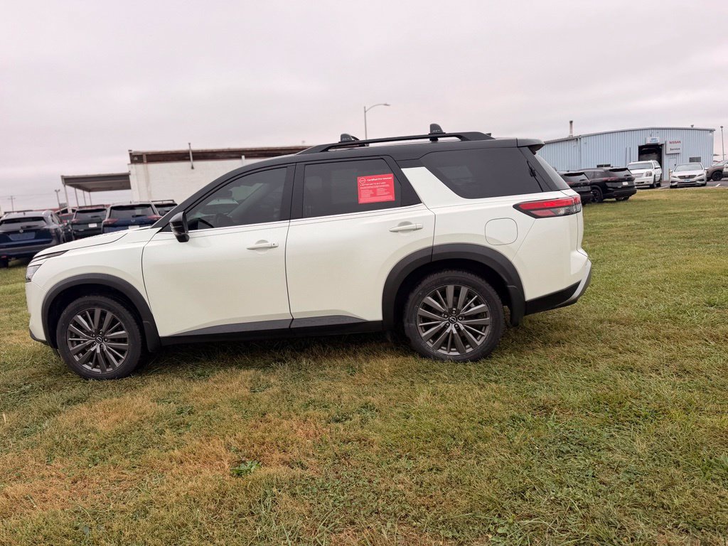 Certified 2024 Nissan Pathfinder SL w/ SL Premium Package FWD image 8