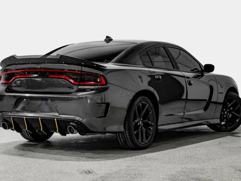 Used 2020 Dodge Charger R/T w/ Plus Group RWD image 5