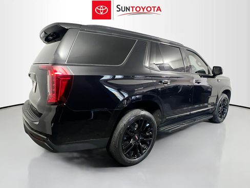 Used 2023 GMC Yukon SLT w/ SLT Luxury Package image 4