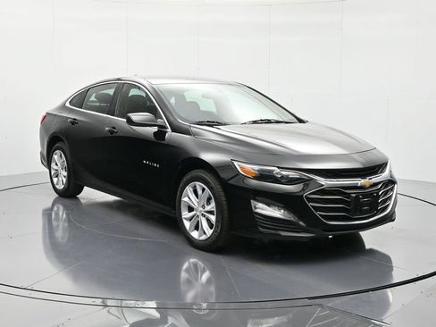 Used 2025 Chevrolet Malibu LT image 3